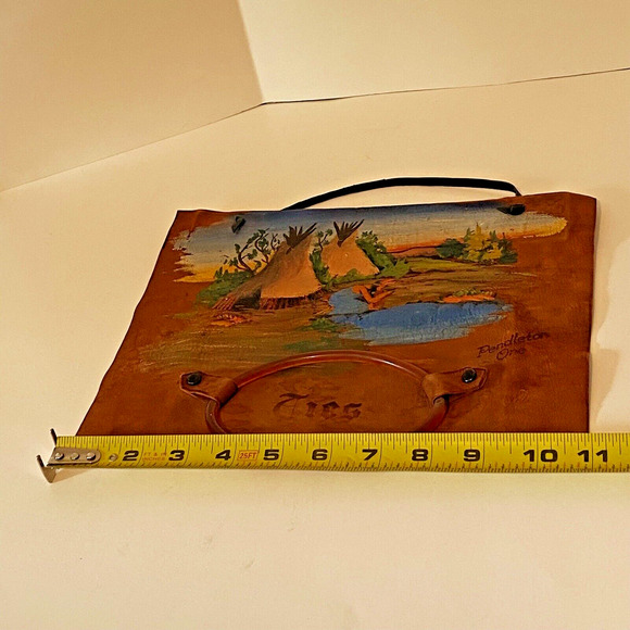 Vintage Tie Holder Native American Scene Leather Souvenir Pendleton Oregon - Picture 13 of 14